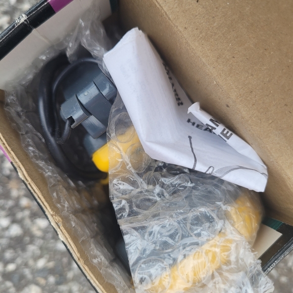 Vintage Electro Brand Model 224 AM/FM Radio Headphone - Picture 2 of 2